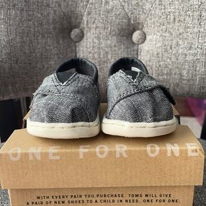 2T Toms Classic Black Textured Chambray Alpargata